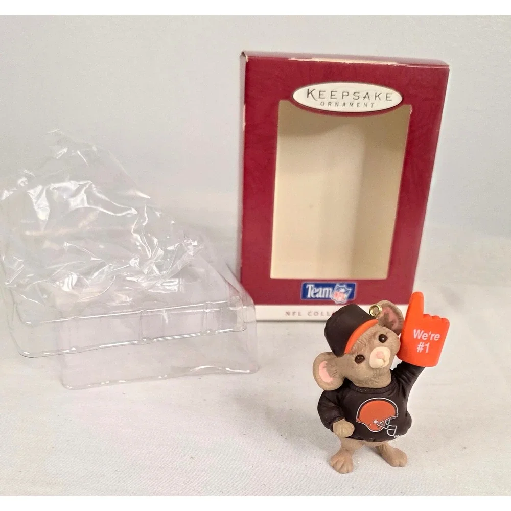 1996 Hallmark Keepsake Ornament NFL Cleveland Browns Mouse Bob Siedler QXI5351